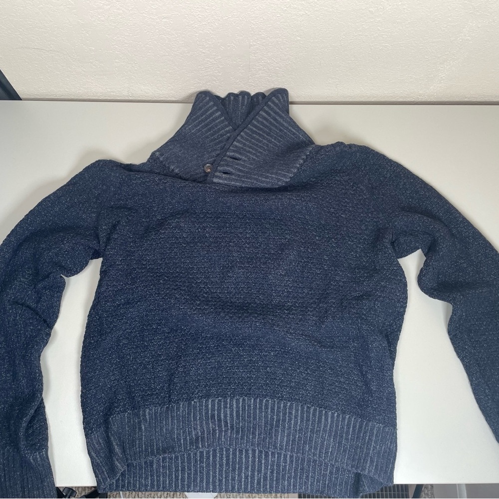 H&M Men’s Navy Sweater size XL